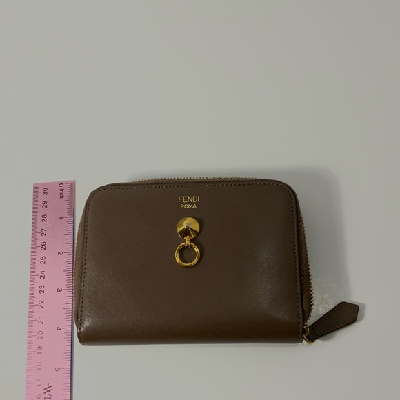 FENDI Bifold Wallet Visor
Way Leather Brown Women's
8M0401-6GM - Picture 4 of 16